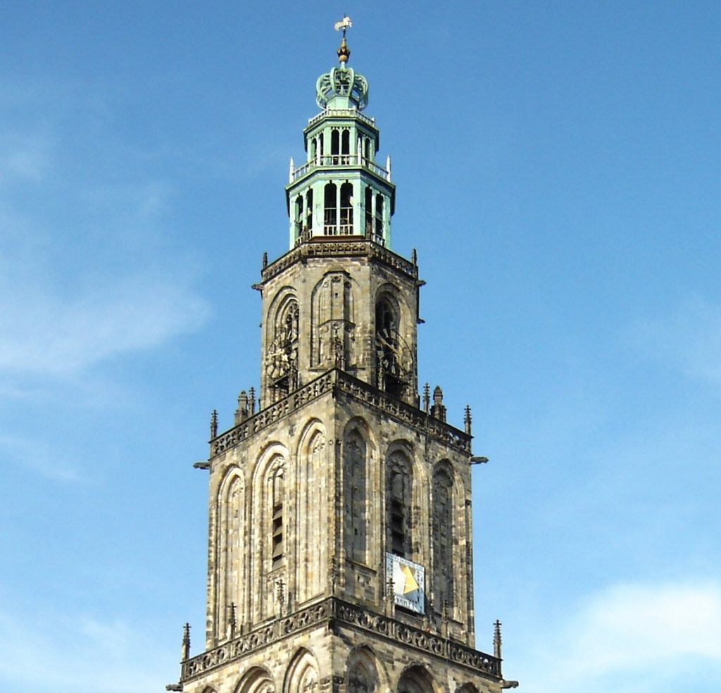 2006-09-14 18:27 Ra-smit 1214×2256×8 (755426 bytes) De Martini Toren aan de Grote Markt in Groningen