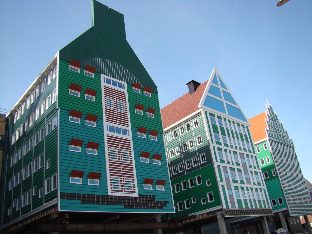 Zaandam stadhuis by Arch - Eigen werk. Licensed under Publiek domein via Wikimedia Commons - https://commons.wikimedia.org/wiki/File:Zaandam_stadhuis